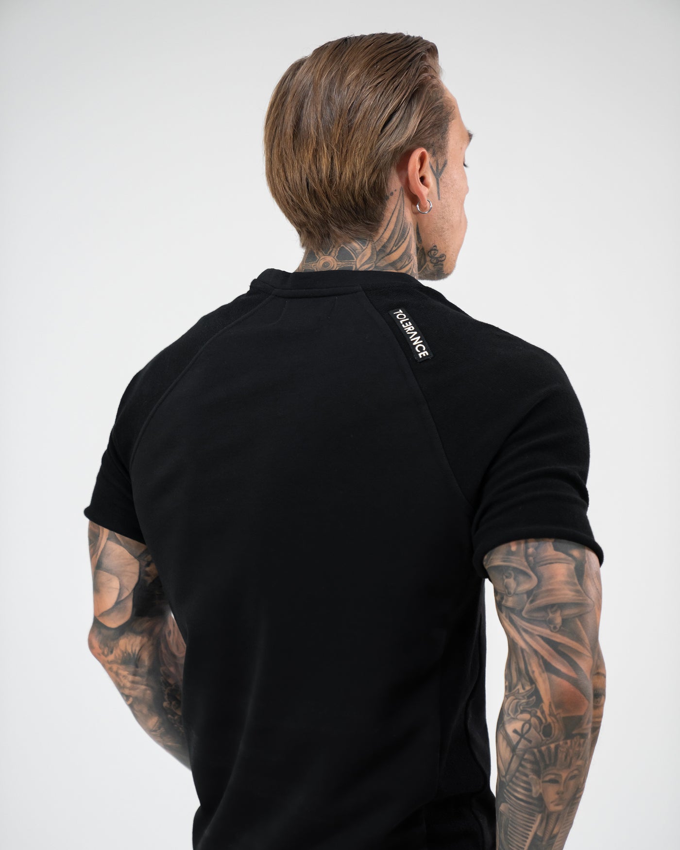 Bodyfit T-Shirt - Shape, black - shoulder