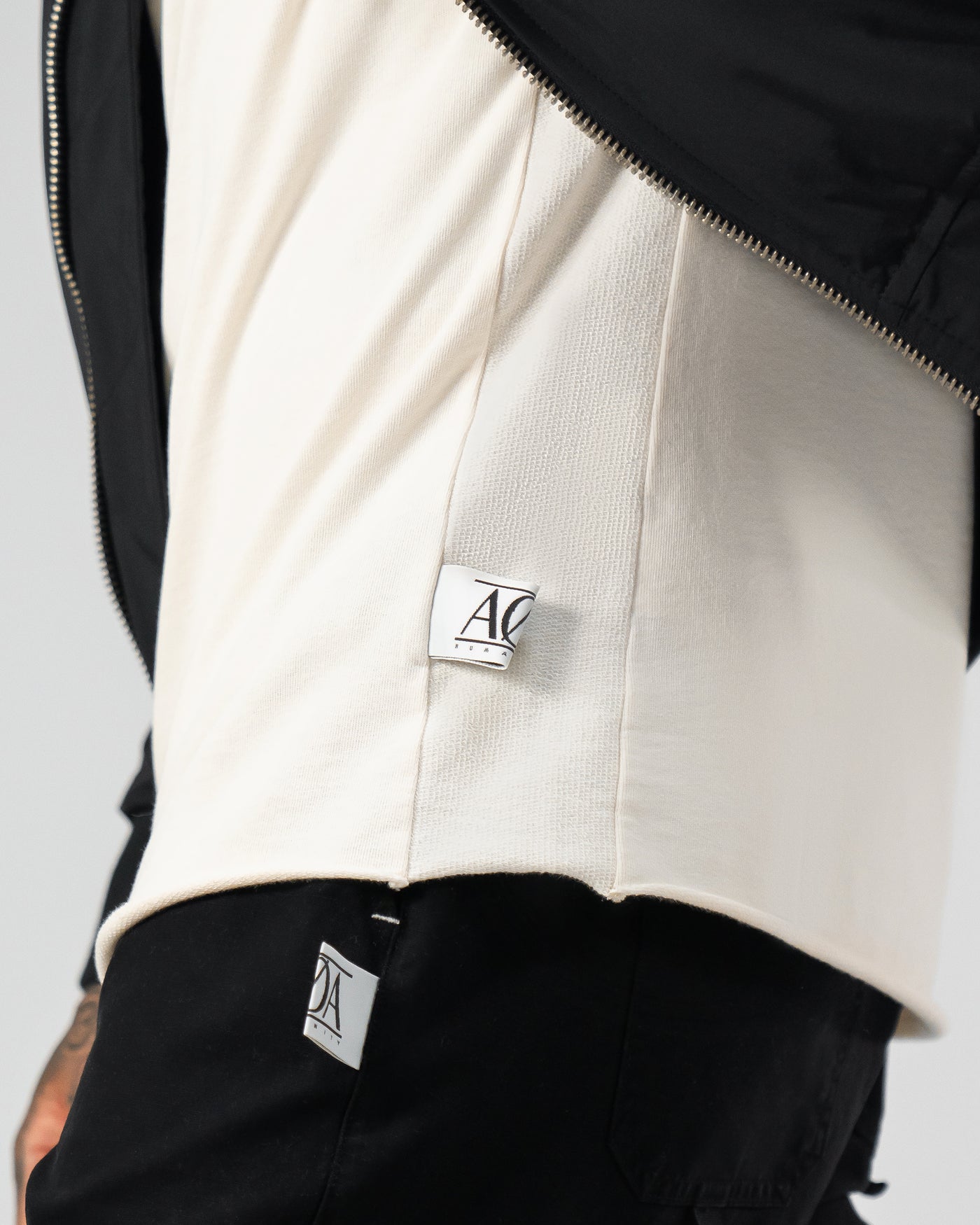 Bodyfit T-Shirt - Shape, off white - statement flag